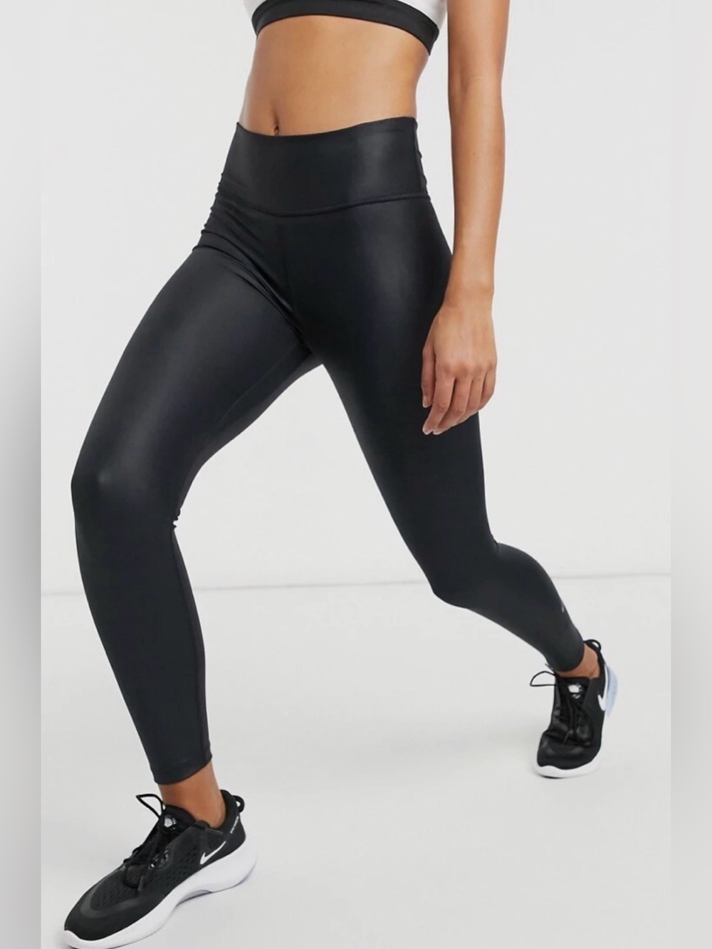 Nike Woman’s Lg Black High-Rise Performance Leggings Hidden Pocket Like New